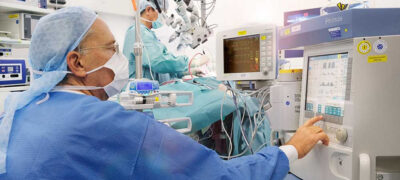 Anästhesieteam bei Operation im Alexianer St. Gertrauden-Krankenhaus Berlin