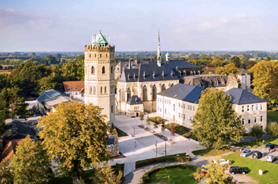 Die Alexianer werden neuer Gesellschafter der Stift Tilbeck GmbH und stärken die Teilhabeangebote für Menschen mit Behinderungen im Münsterland